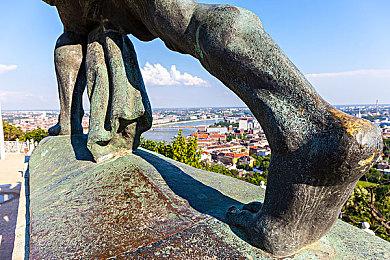 腾讯收购《特殊行动：一线生机》开发商大部分股权